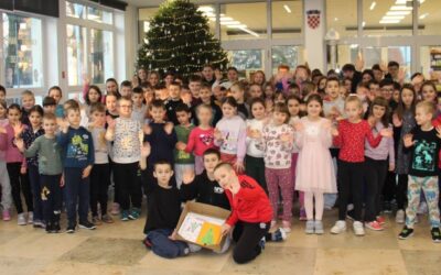 Izrada božićnih čestitki za korisnike Crvenog križa